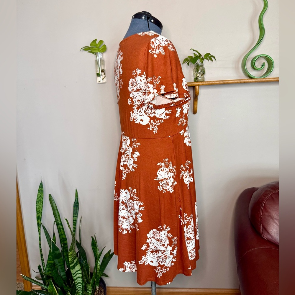 Socialite Curve Rust Floral Twist-Front Dress – Women’s 1X New Without Tags - Picture 6 of 9